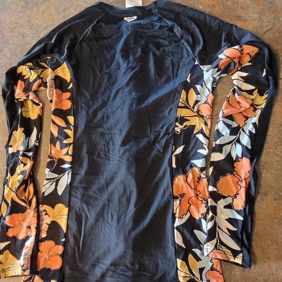 2 Roxy Rashguard Shirts - Picture 5 of 6